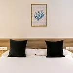 Group Calm Apartment