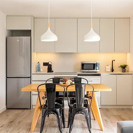 アパート Group Calm